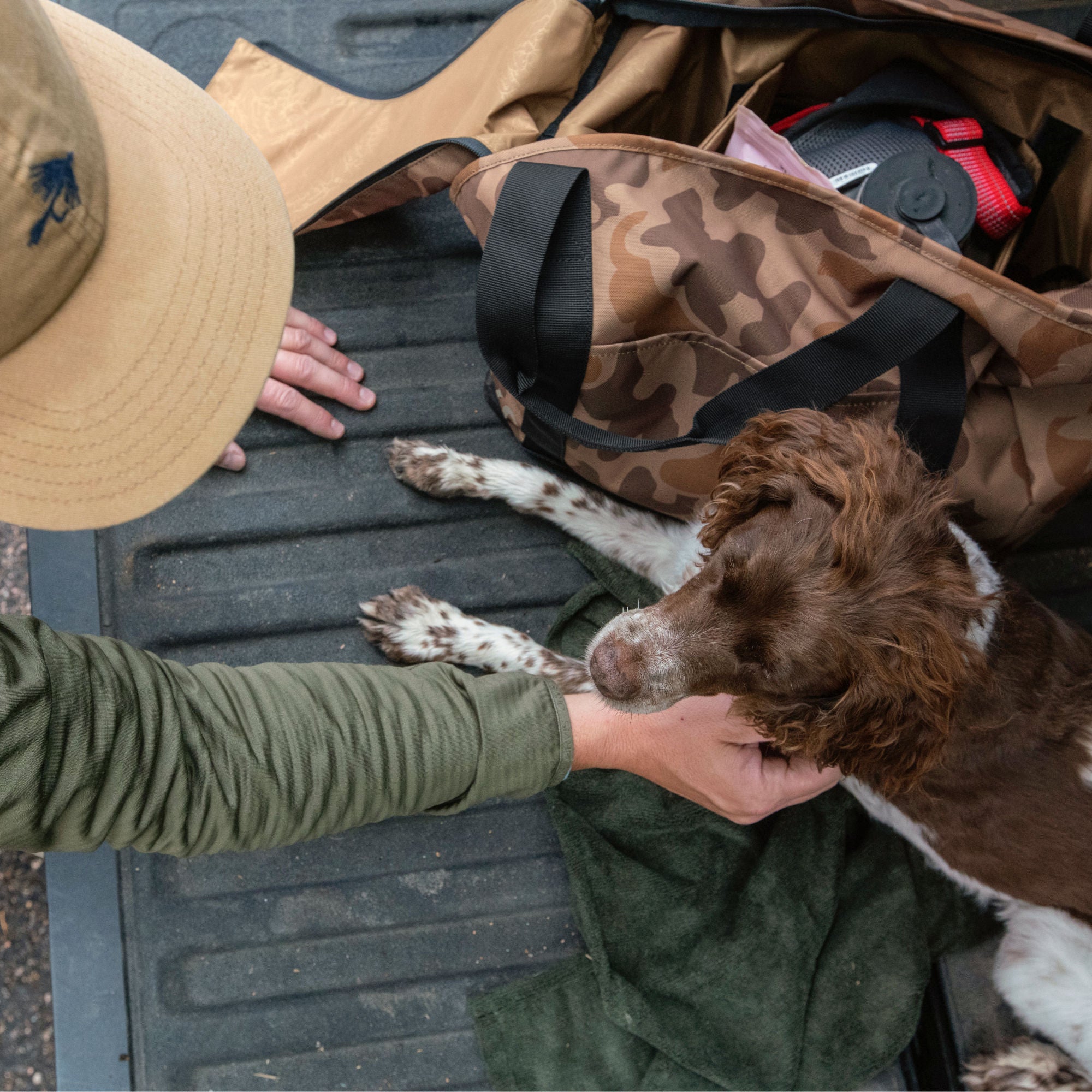 Orvis Tough Trail Chuckwagon Dog Tote