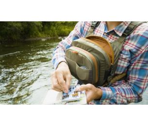 Fishpond Cross-Current Chest pack